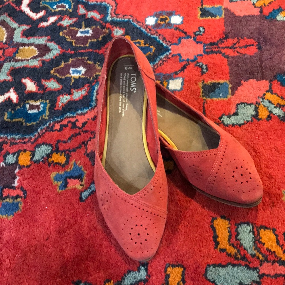Toms red suede Jutti flats
